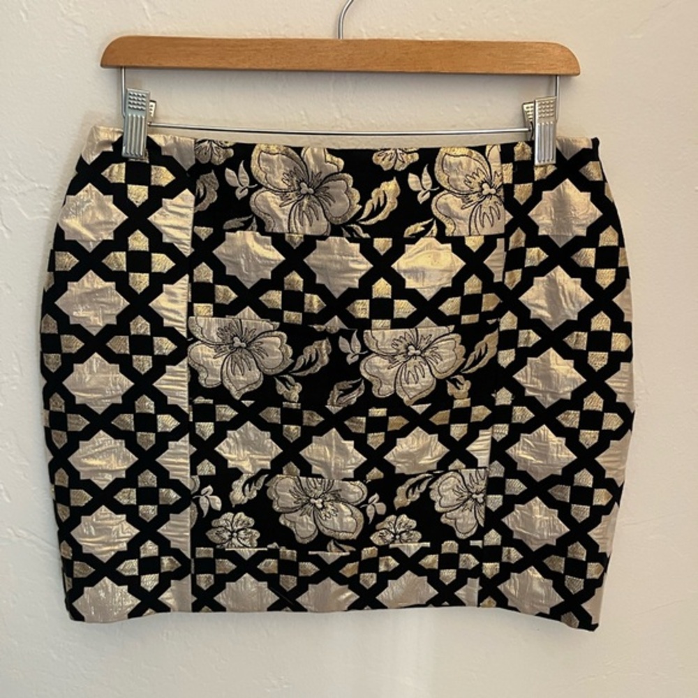 Black and Gold Floral Mini Skirt Elegant Cocktail Party Wear 30 Inch Waist